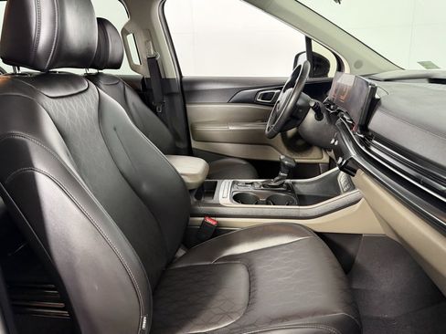 Used 2025 Kia Carnival image 33
