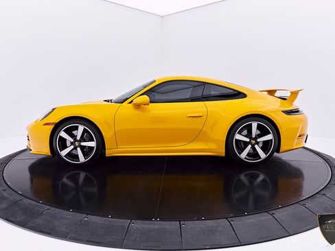 Used 2025 Porsche 911 Carrera RWD image 16