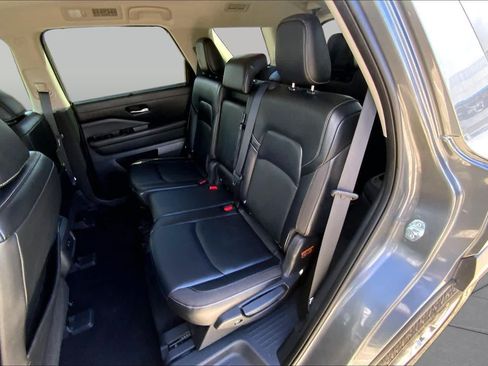 Used 2022 Nissan Pathfinder SL FWD image 20