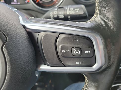 Used 2018 Jeep Wrangler Unlimited Sahara image 15