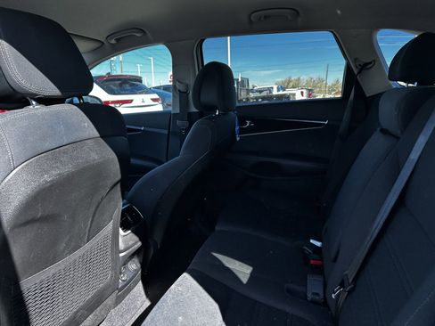 Used 2016 Kia Sorento LX w/ LX Convenience Package image 10