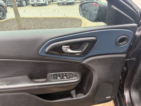 Used 2015 Chrysler 200 S w/ Navigation & Sound Group I image 5