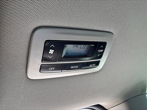 Used 2017 Toyota Sienna XLE FWD image 33