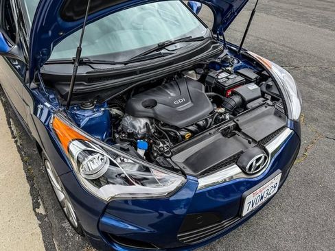Used 2016 Hyundai Veloster FWD image 29