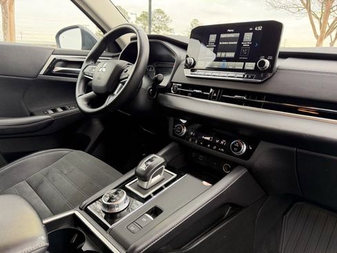 Used 2024 Mitsubishi Outlander SE image 15