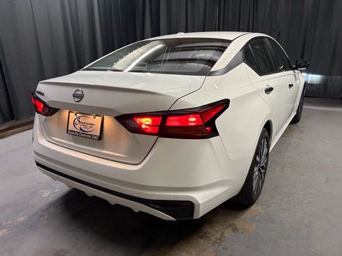 Used 2025 Nissan Altima 2.5 SV FWD image 5