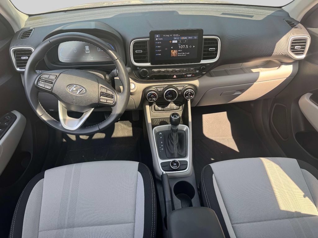 Used 2024 Hyundai Venue SEL FWD image 12