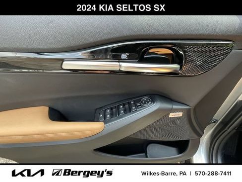 Certified 2024 Kia Seltos SX w/ SX Sunroof Package AWD/4WD image 6