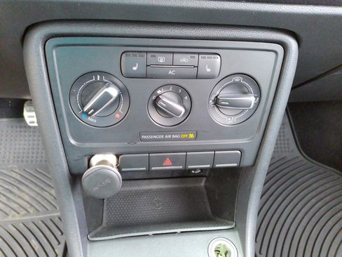 Used 2012 Volkswagen Beetle 2.0T image 17