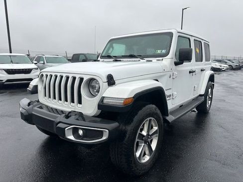 Used 2019 Jeep Wrangler Unlimited Sahara image 3