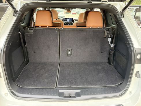Used 2020 Toyota Highlander Platinum FWD image 40