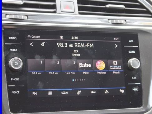 Used 2023 Volkswagen Tiguan SE w/ Panoramic Sunroof Package image 36