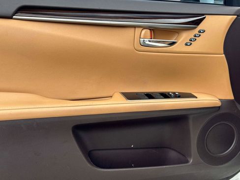 Used 2016 Lexus ES 350 w/ Luxury Package w/Wood Trim FWD image 17