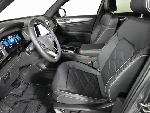 New 2025 Volkswagen Atlas Cross Sport SE image 9