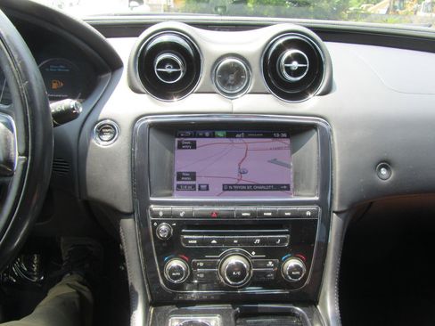 Used 2014 Jaguar XJ R LWB RWD image 15