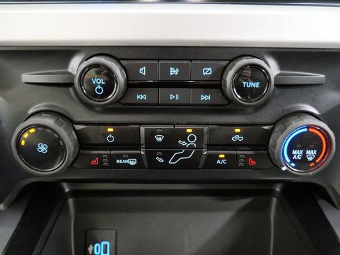 Used 2024 Ford F250 XLT w/ Black Appearance Package AWD/4WD image 30