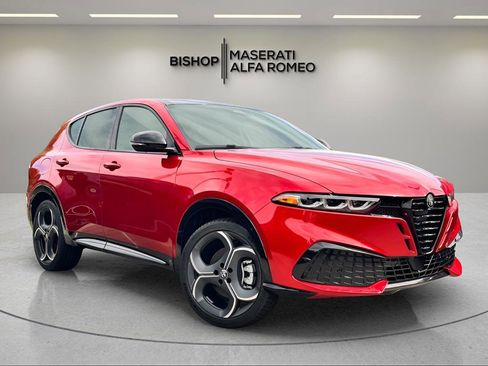 New 2026 Alfa Romeo Tonale w/ Black Premium Package AWD/4WD image 2