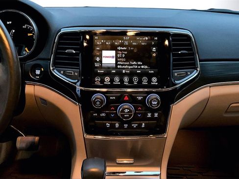 Certified 2021 Jeep Grand Cherokee Limited w/ Trailer Tow Group IV image 11