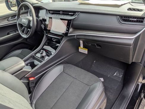 New 2026 Jeep Grand Cherokee Altitude image 35