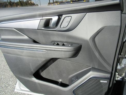 Used 2025 Buick Enclave Sport Touring AWD/4WD image 20