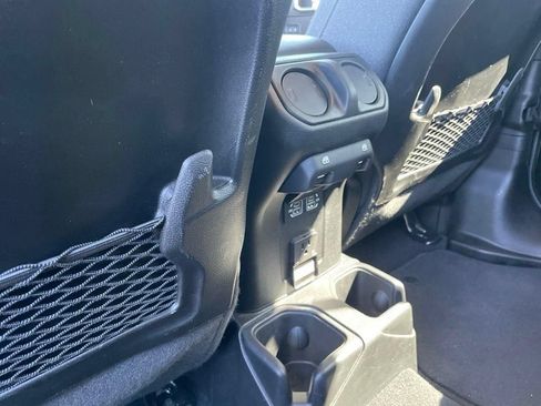 Used 2025 Jeep Wrangler Unlimited Rubicon AWD/4WD image 30