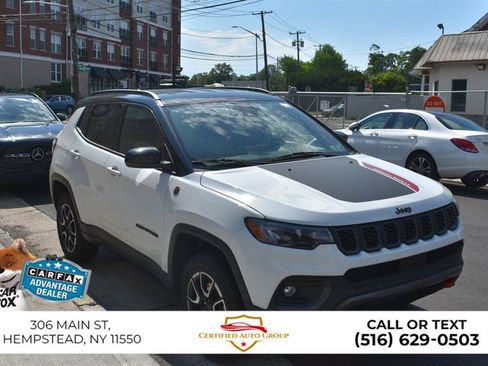 Used 2025 Jeep Compass Trailhawk AWD/4WD image 4