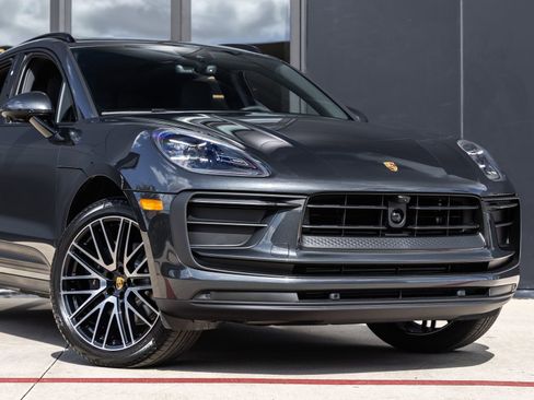 Certified 2026 Porsche Macan AWD/4WD image 9