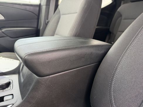 Used 2022 Chevrolet Traverse LT image 15