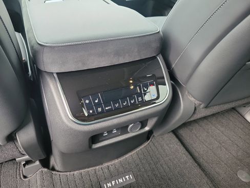 New 2026 INFINITI QX80 Luxe image 11