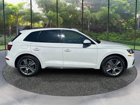 Used 2019 Audi Q5 2.0T Premium Plus w/ Premium Plus Package AWD/4WD image 4