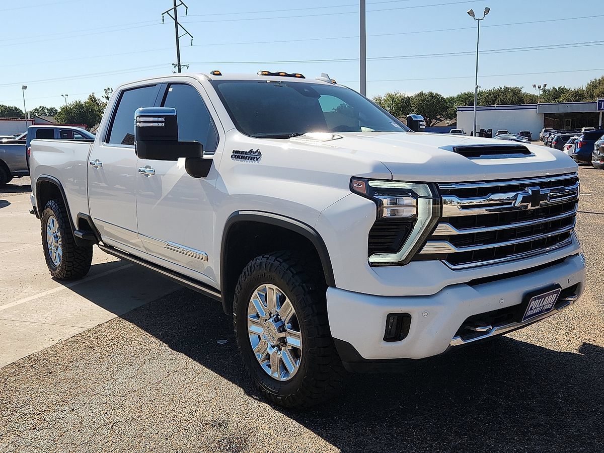 Used 2024 Chevrolet Silverado 2500 High Country w/ Technology Package AWD/4WD image 4