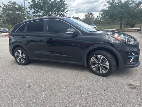 Used 2020 Kia Niro EX Premium FWD image 2