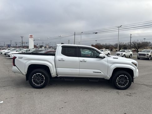Used 2024 Toyota Tacoma TRD Sport image 3