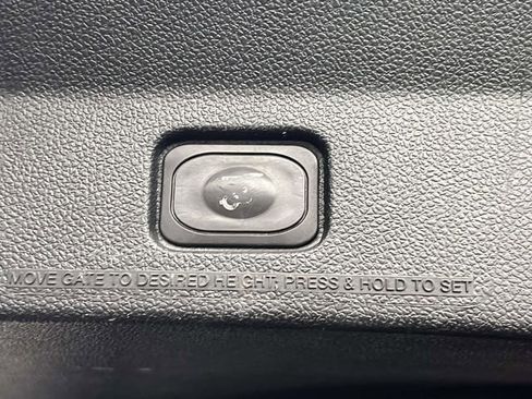 Used 2018 Ford Explorer XLT w/ Equipment Group 202A AWD/4WD image 13