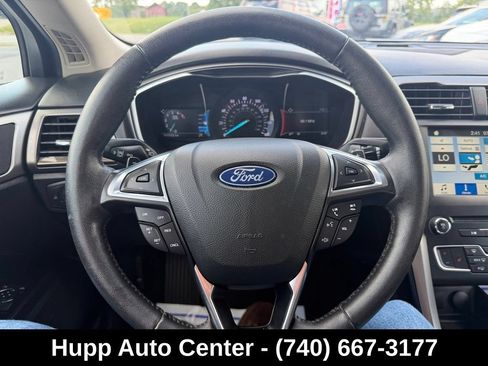 Used 2018 Ford Fusion SE w/ Fusion SE Technology Package FWD image 9