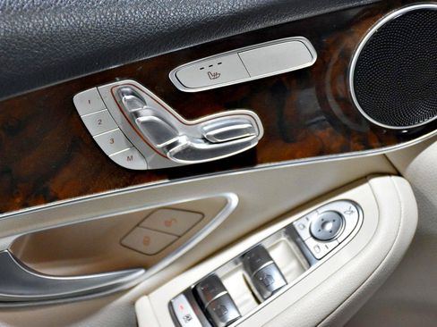 Used 2019 Mercedes-Benz GLC 300 4MATIC image 40
