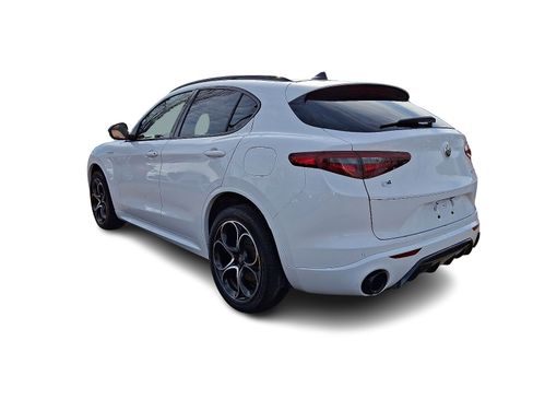 Used 2023 Alfa Romeo Stelvio Veloce image 4