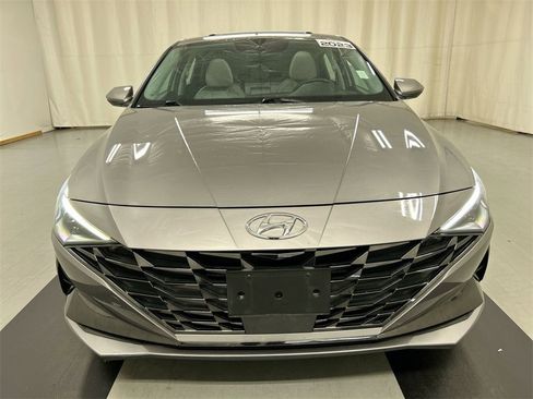 Used 2023 Hyundai Elantra Limited w/ Preferred Accessory Package image 3