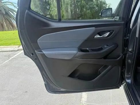 Used 2021 Chevrolet Traverse LT w/ LT Premium Package FWD image 12