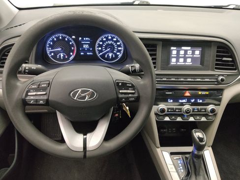 Used 2020 Hyundai Elantra SE FWD image 22