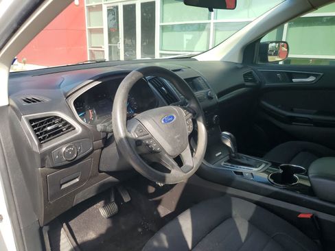Used 2017 Ford Edge SE FWD image 2
