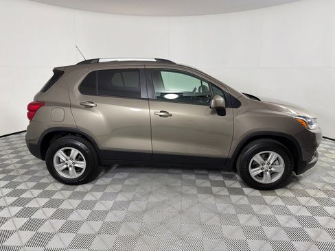Used 2022 Chevrolet Trax LT w/ Driver Confidence Package image 4