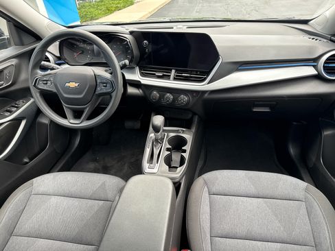 Used 2024 Chevrolet Trax LS w/ LS Convenience Package FWD image 6