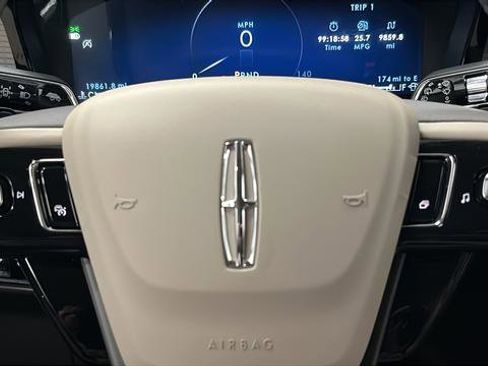 Used 2024 Lincoln Corsair AWD image 23