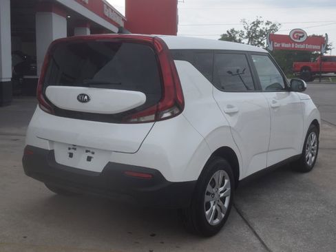 Used 2020 Kia Soul LX FWD image 4