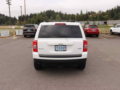 Used 2014 Jeep Patriot Latitude AWD/4WD image 6