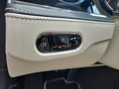 Used 2021 Bentley Flying Spur V8 AWD/4WD image 39