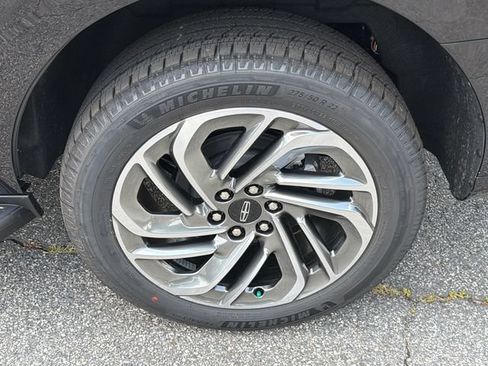New 2027 Lincoln Navigator Premiere RWD image 18