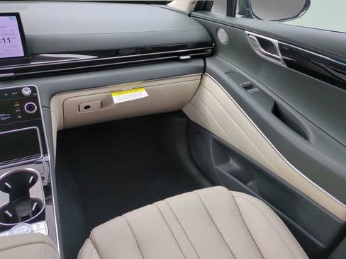 Certified 2025 Genesis GV80 2.5T Standard AWD/4WD image 14