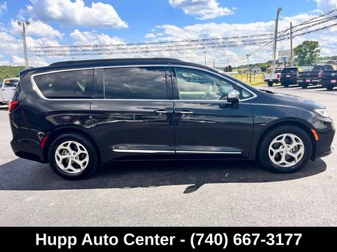 Used 2023 Chrysler Pacifica Limited FWD image 18